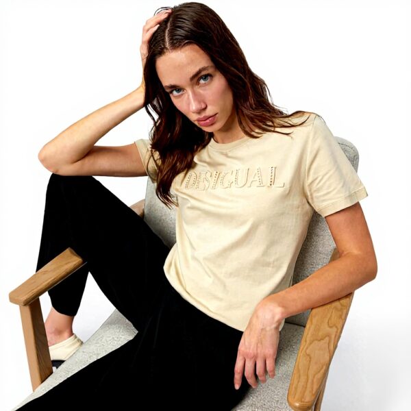 T-shirt Desigual Femme Col Rond Manches Courtes Logo 3D